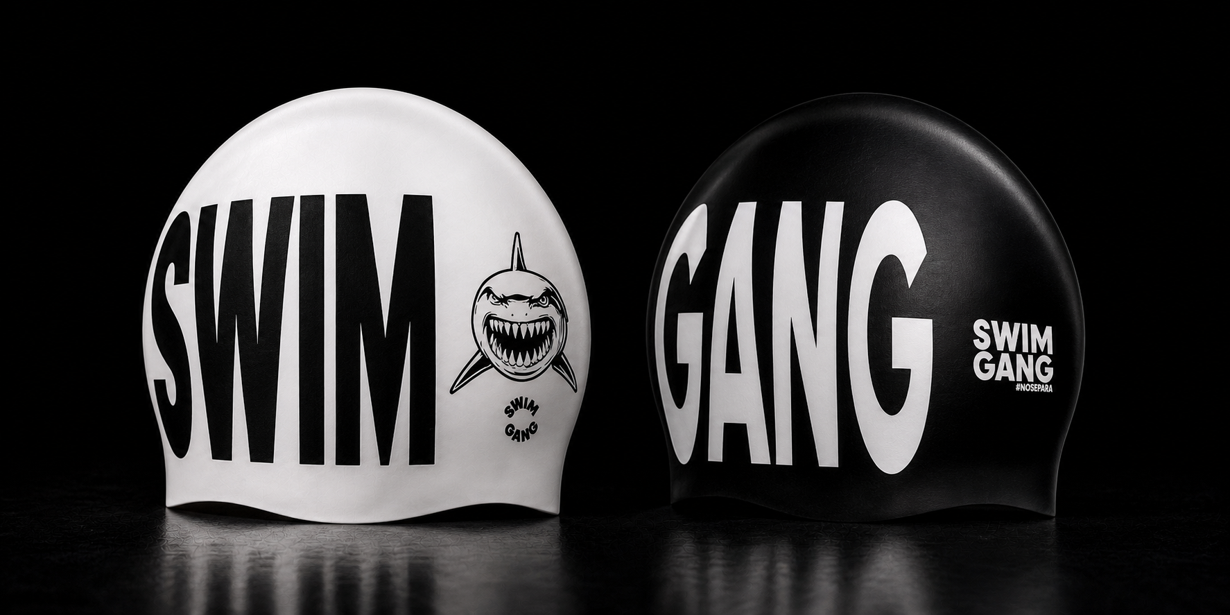 Primer gorro de Swim Gang en versiones blanca y negra con el tiburón original